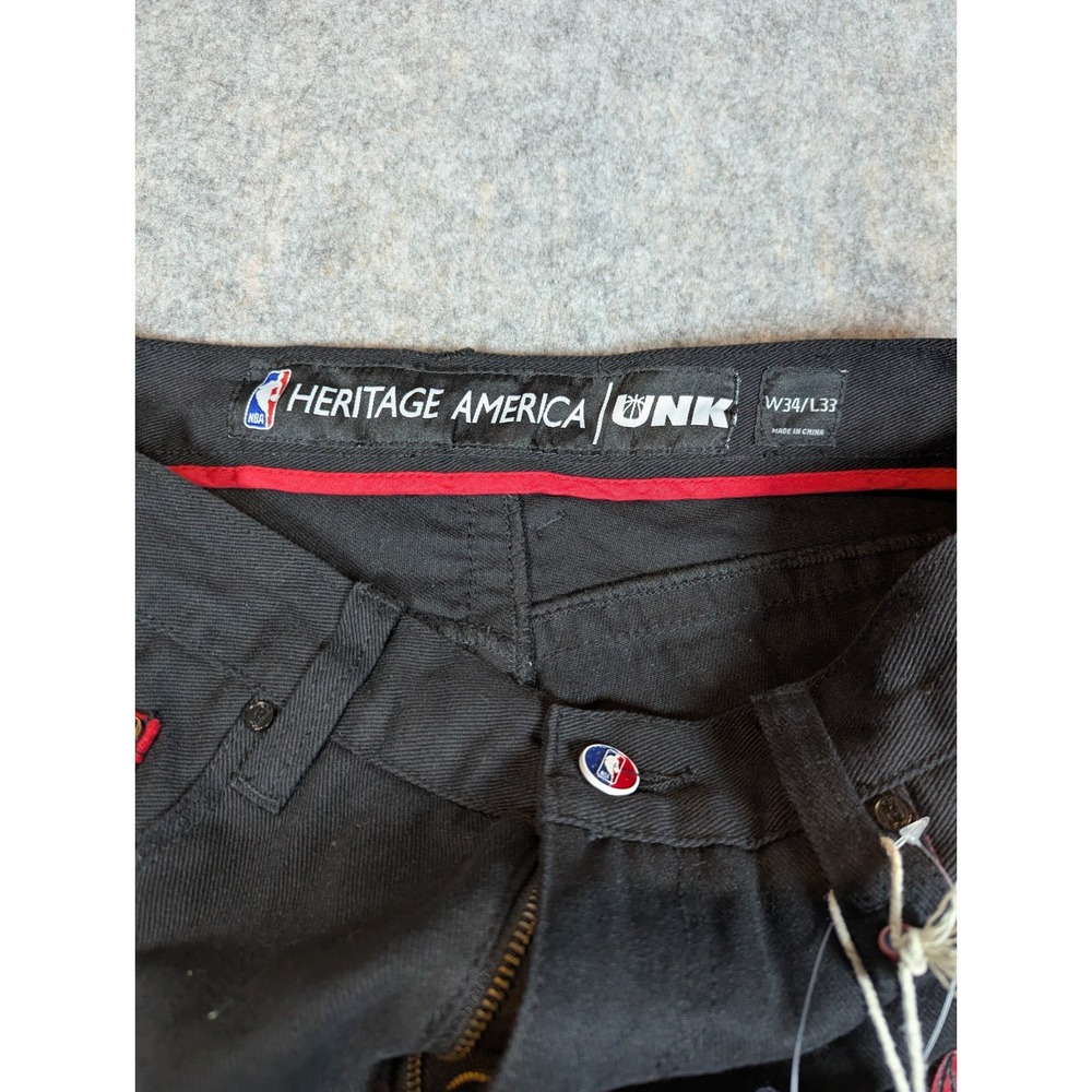 NBA UNK Mens Jeans Chicago Bulls Embroidered Y2K Shorts Black W34 Patches NWT - Picture 8 of 14